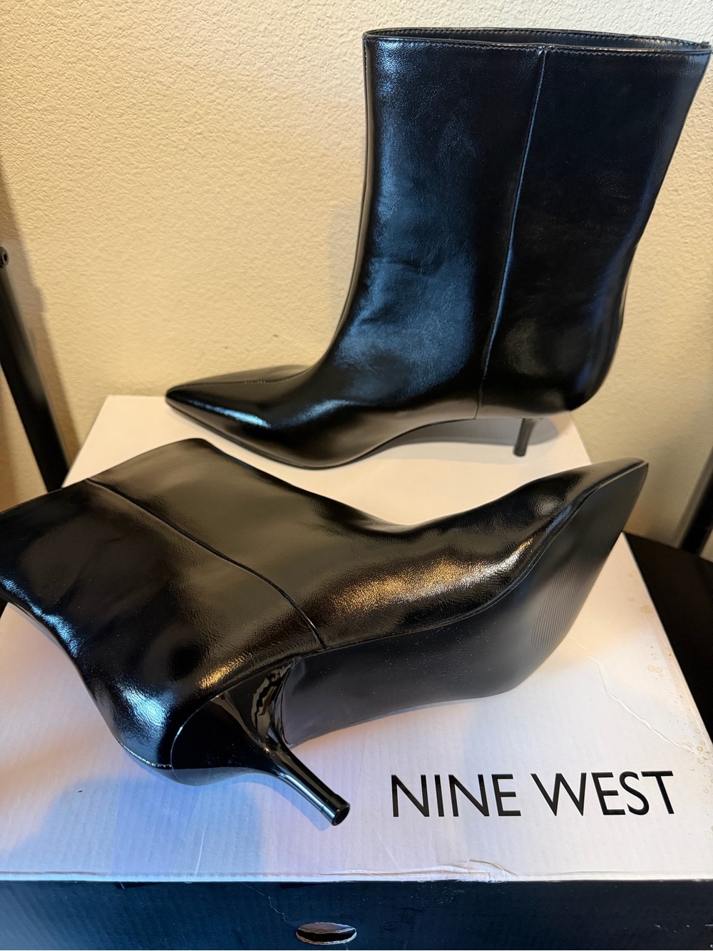 NIB ❤️🔥 GORGEOUS Pointed boots by Nine West Size 8